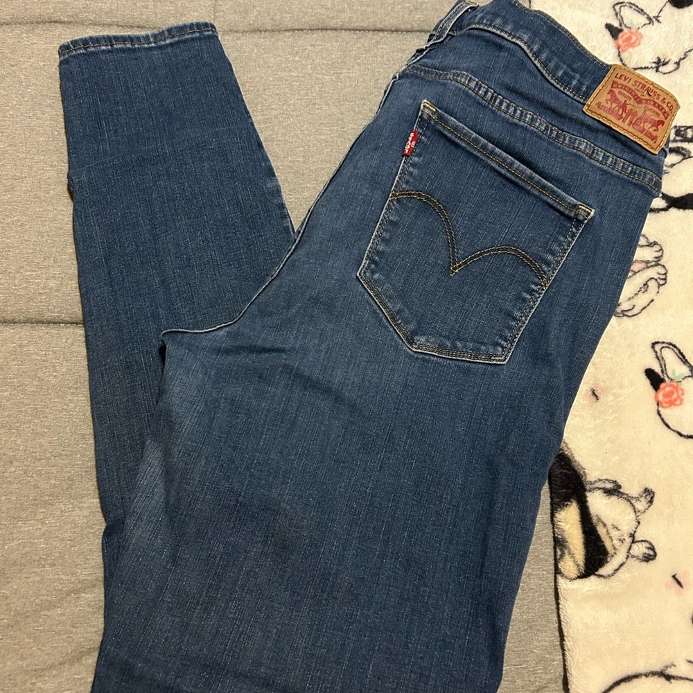 LEVIS 720 High Rise Super Skinny